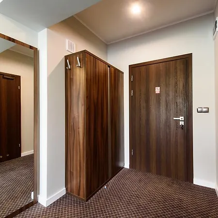 Nowy Dwor Hotel *