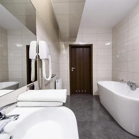 Nowy Dwor Hotel *